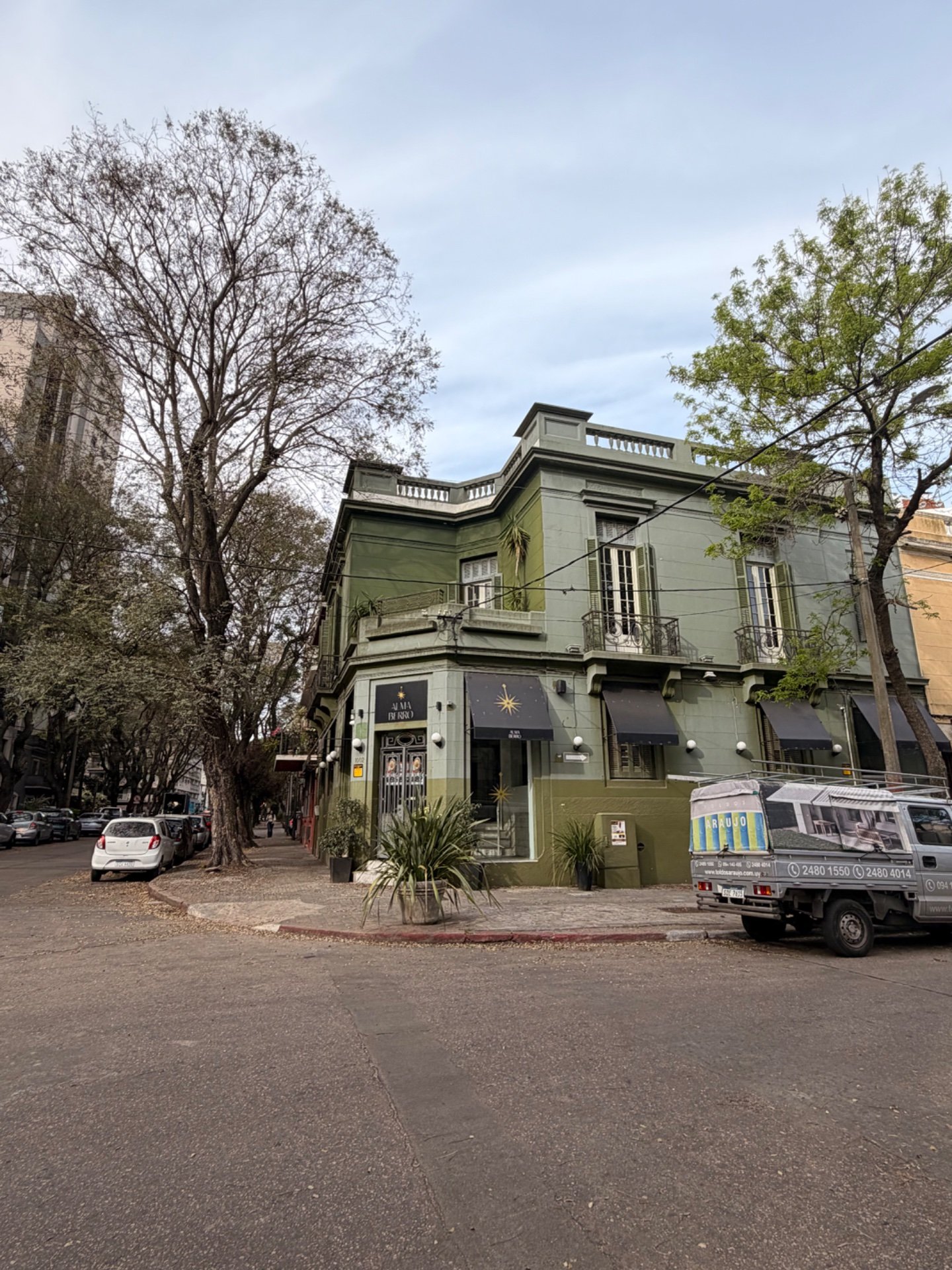 Alquiler Local comercial de 2 pisos en Pocitos · Foto 2