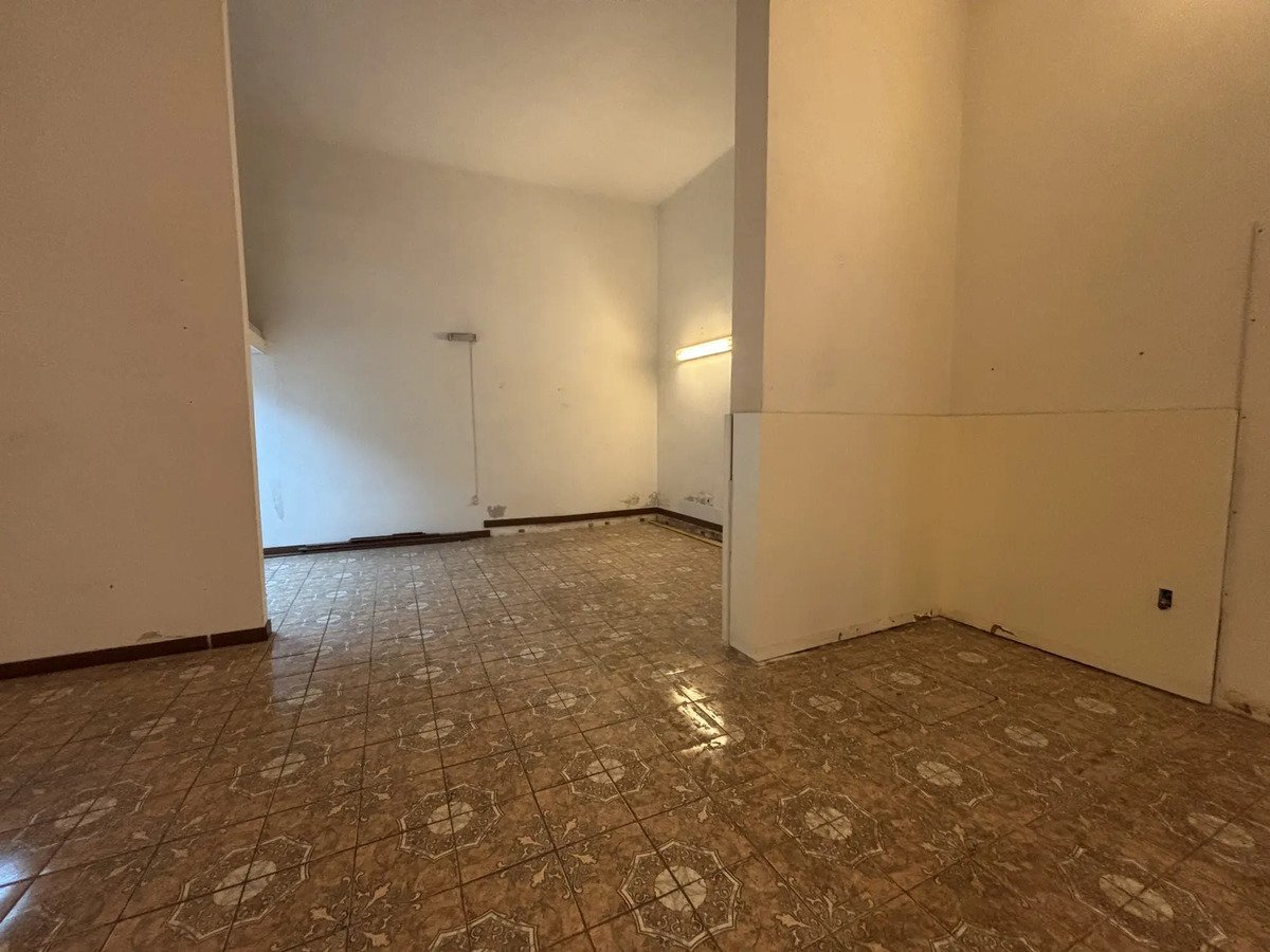 Alquiler Local comercial 200 m² en Cordón · Foto 4