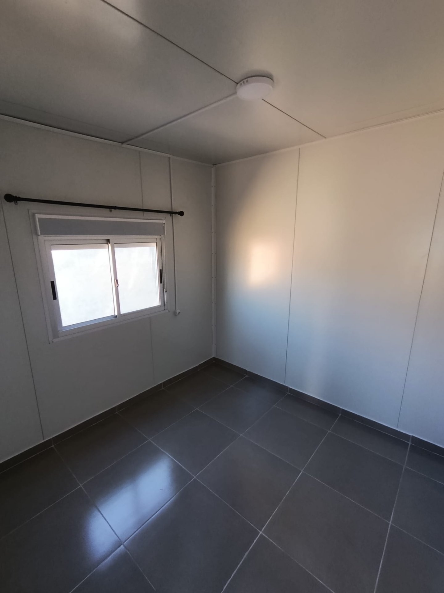 Alquiler Casa  El Pinar 1 dormitorio 1 habitación pequeña para vestidor o oficina con Estacionamento Sin gastos Comunes Con Parrillero A ESTRENAR · Foto 4