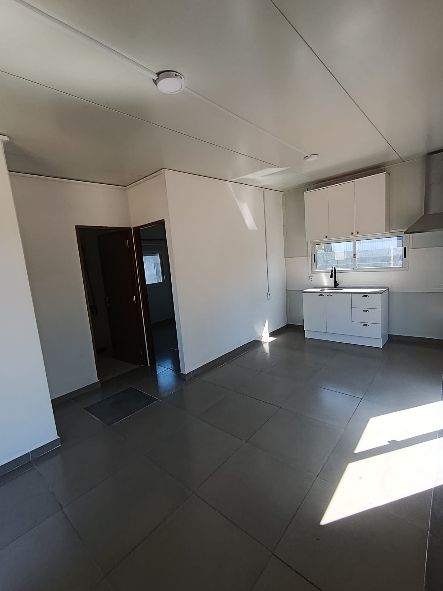 Alquiler Casa  El Pinar 1 dormitorio 1 habitación pequeña para vestidor o oficina con Estacionamento Sin gastos Comunes Con Parrillero A ESTRENAR · Foto 8