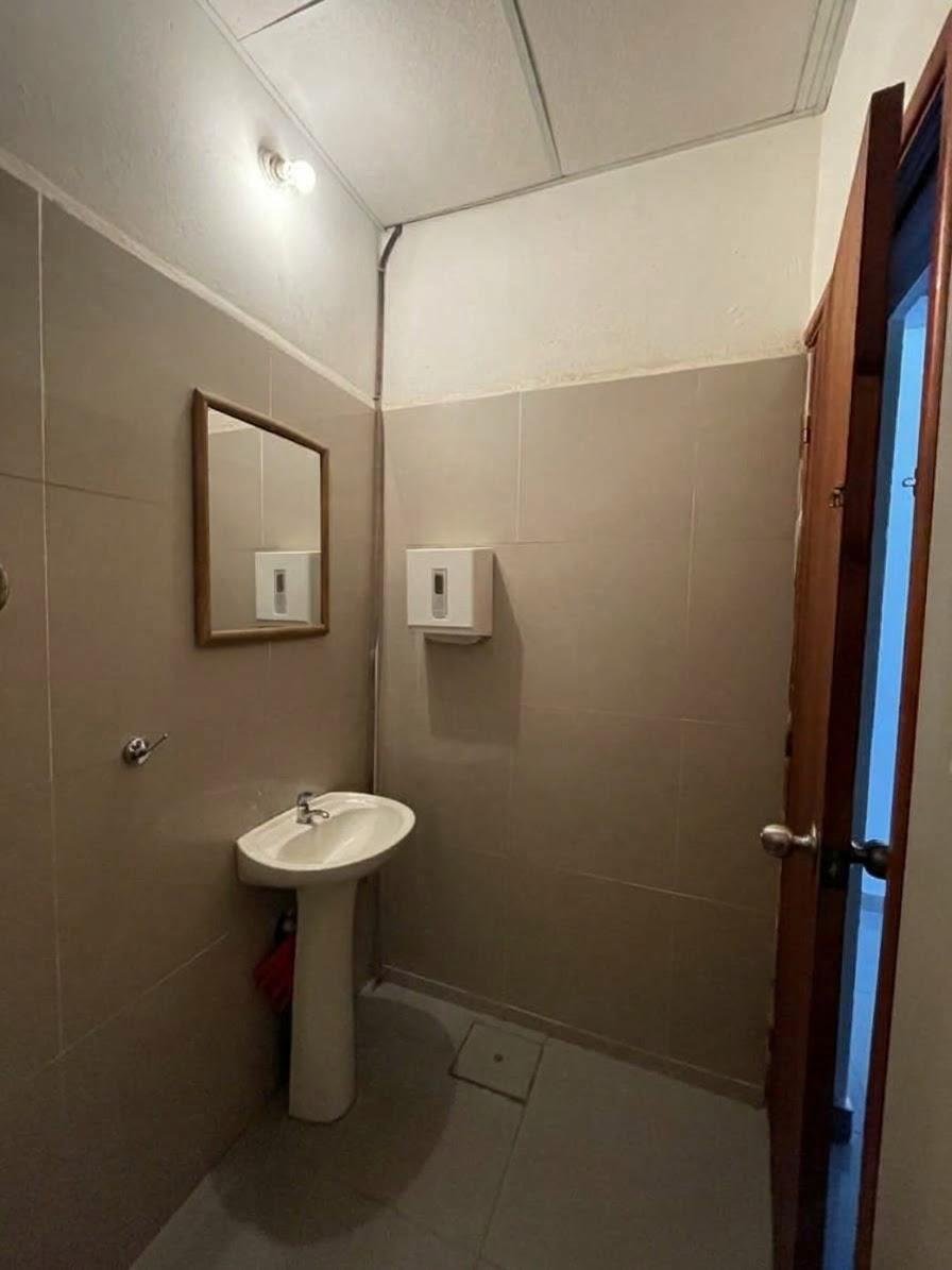 ALQUILER LOCAL COMERCIAL EN PANDO · Foto 7