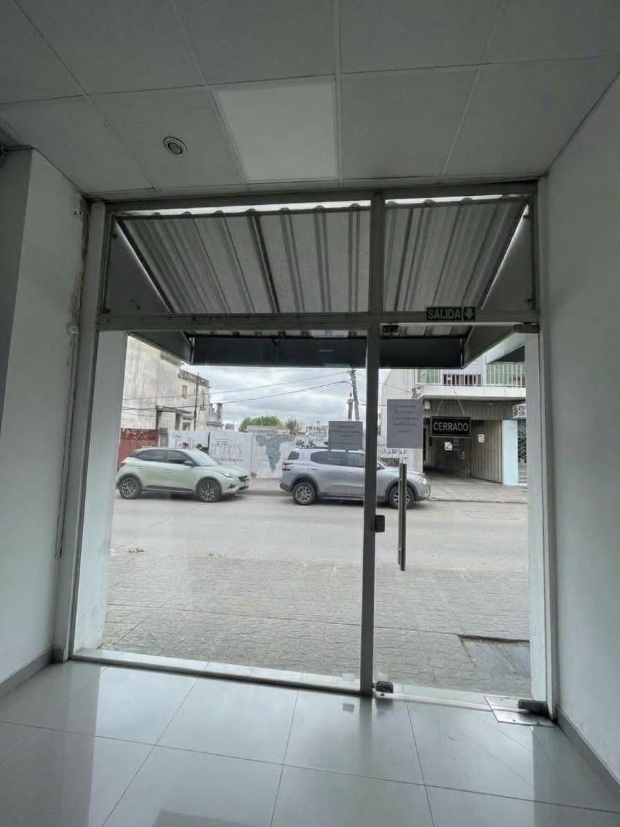 ALQUILER LOCAL COMERCIAL EN PANDO · Foto 5