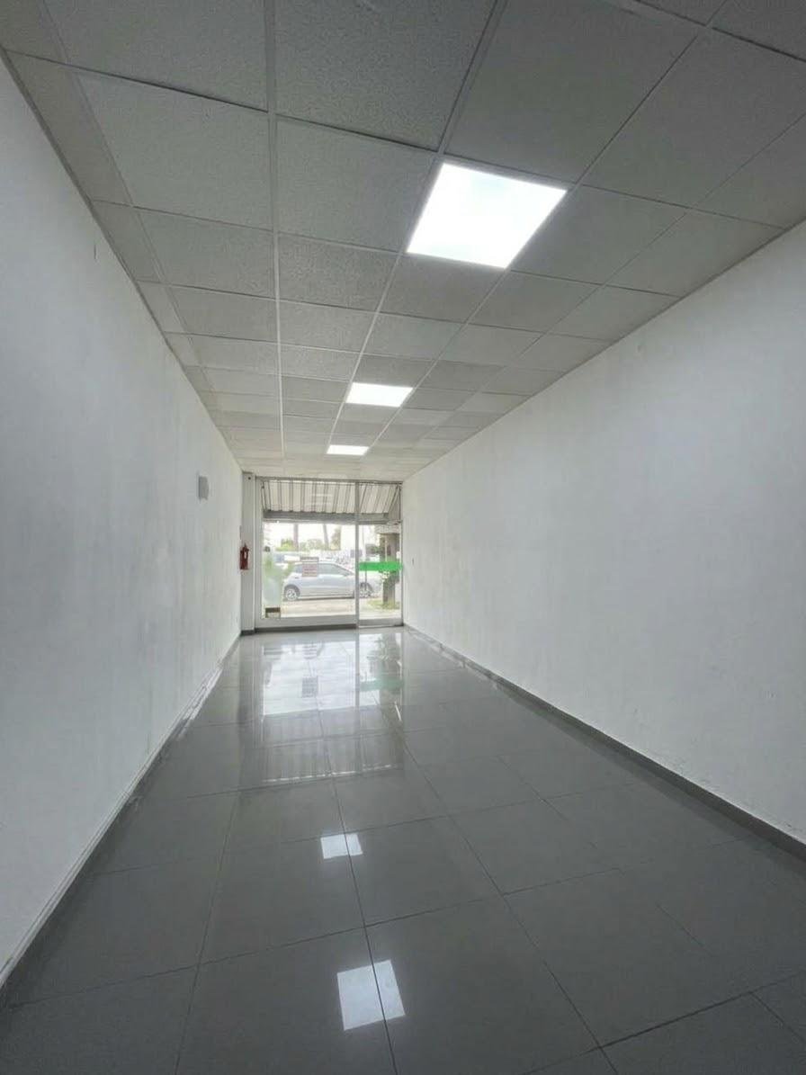 ALQUILER LOCAL COMERCIAL EN PANDO · Foto 4