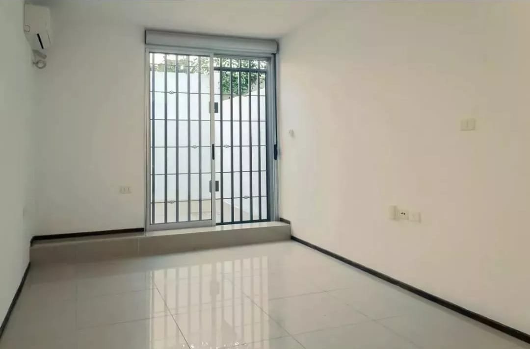 ALQUILER MONOAMIENTE CON PATIO EN POCITOS · Foto 1