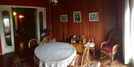 Apartamento En El Centro. Sobre Av. Uruguay Y Yagu