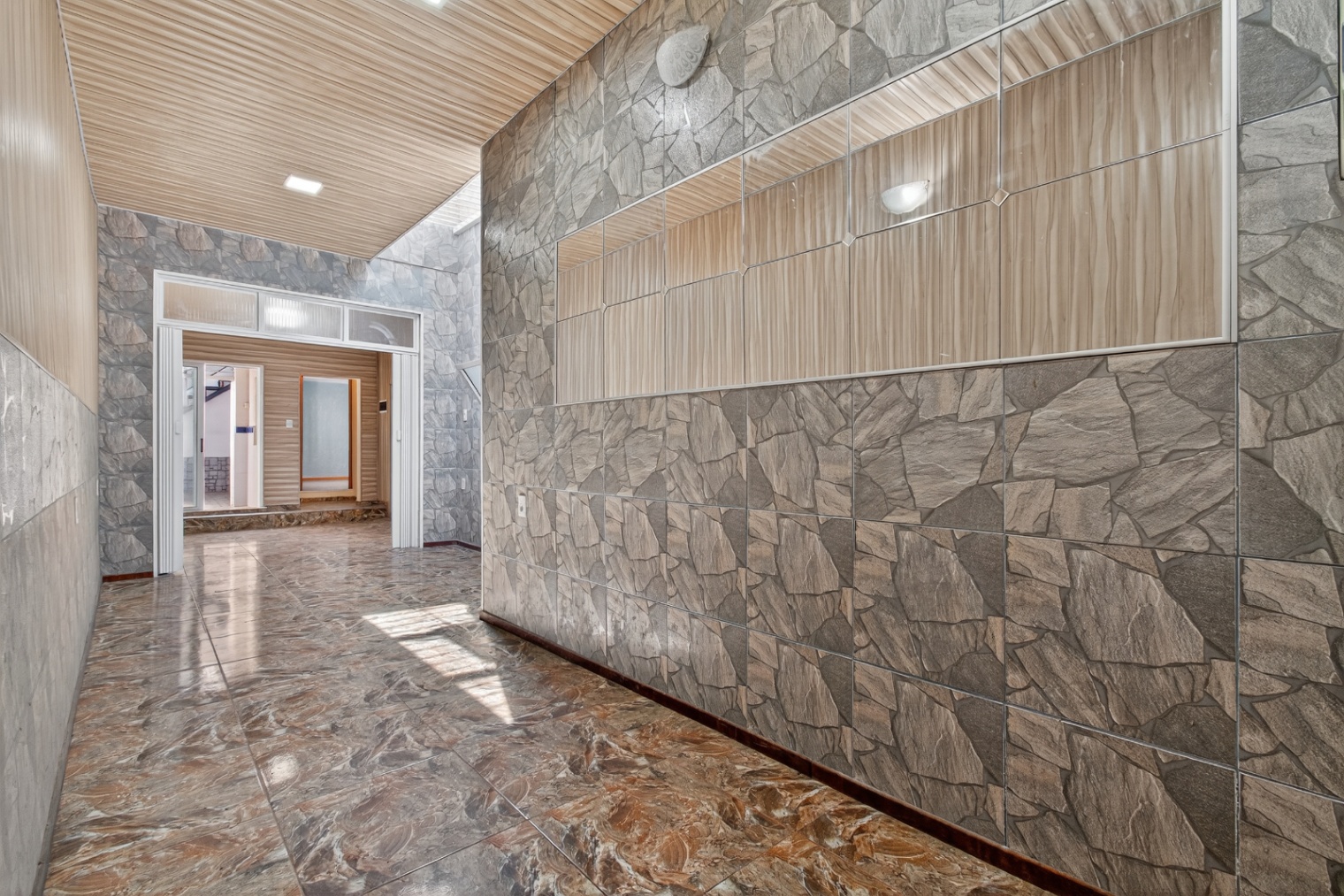 Venta de casa de 2 dormitorios en Belvedere sobre Av Carlos María Ramírez.