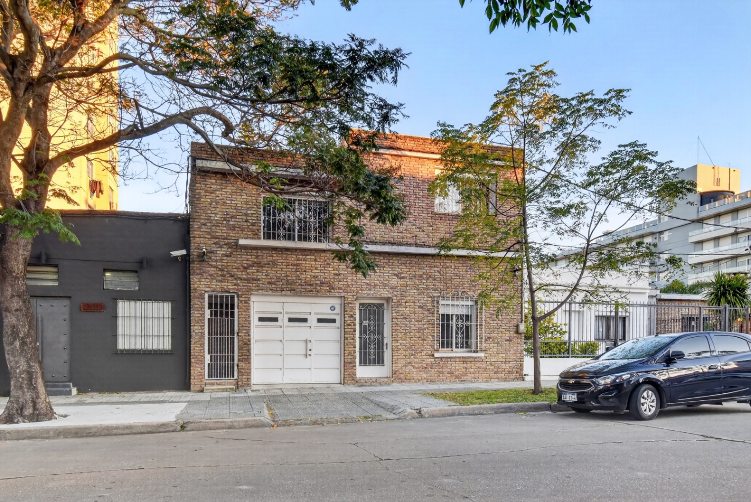 Casa en venta c/ cochera en Buceo