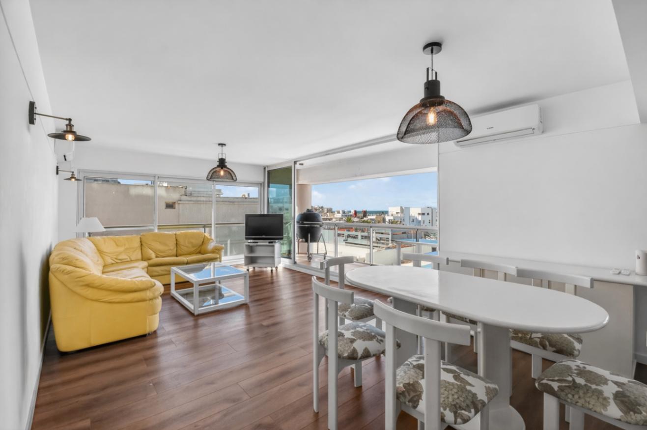 Apartamento en venta c/ cochera en Península