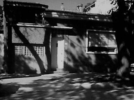 Parque Batlle. Casa. 3 Dor. 120mts2.fondo. Parrillero. Guardilla. Gje.