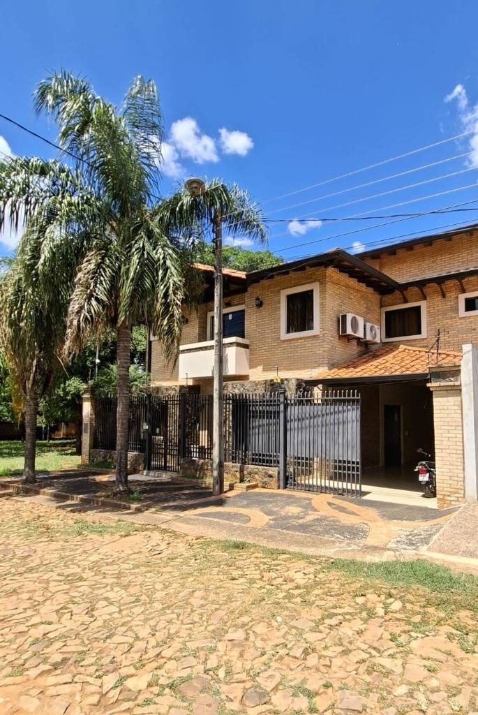 VENDO HERMOSA RESIDENCIA EN LUQUE CAMPO ALTO — foto 2