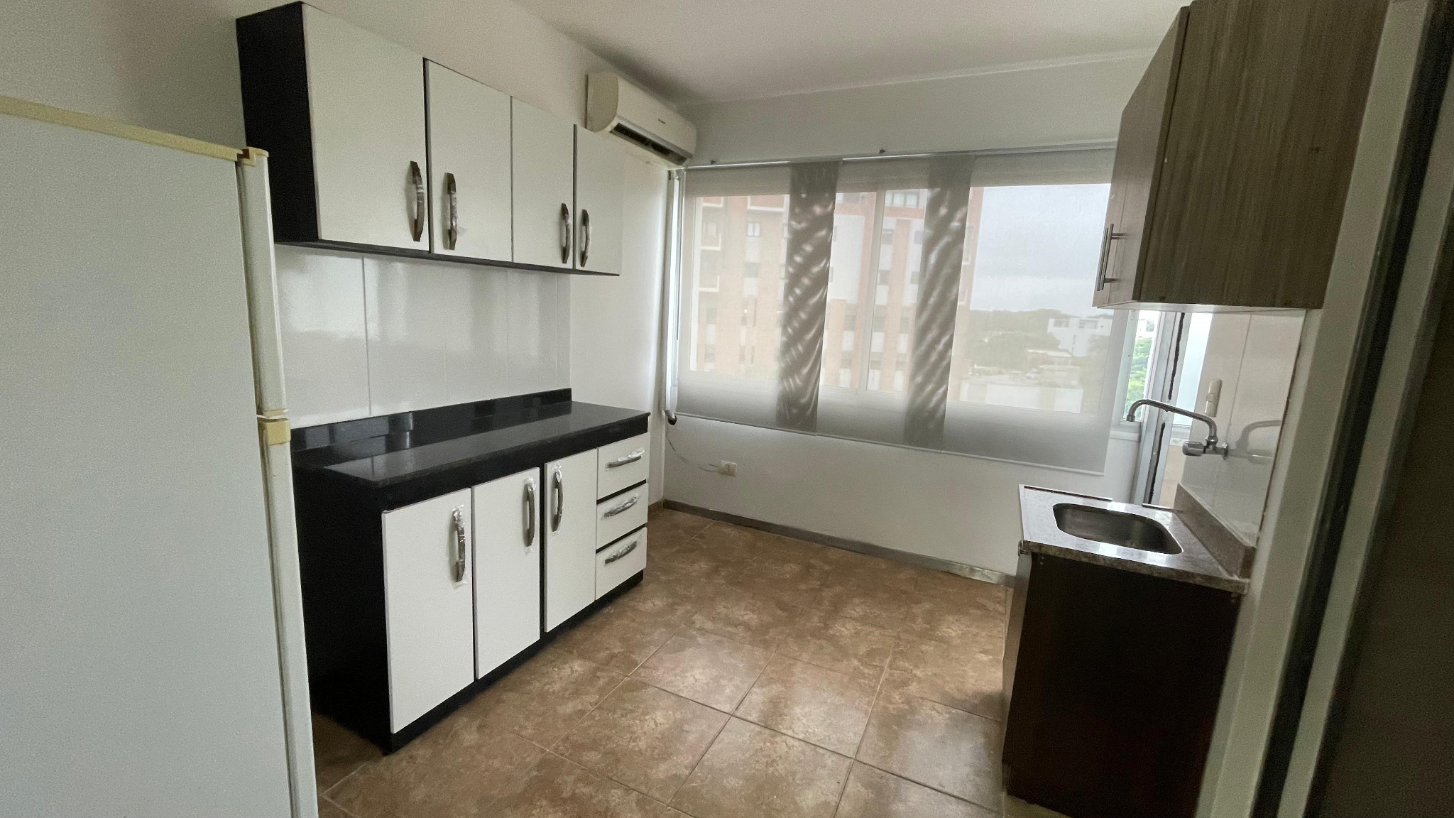 Alquilo Oficina de 300 m²  Zona Ycua Sati cerca de Avda. Aviadores del Chaco — foto 3