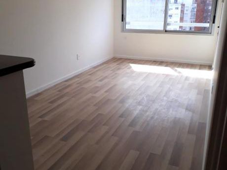 Estrene Con Garage A Pasos De 21 Y Sarmiento. Piso Alto Al Frente!!!!
