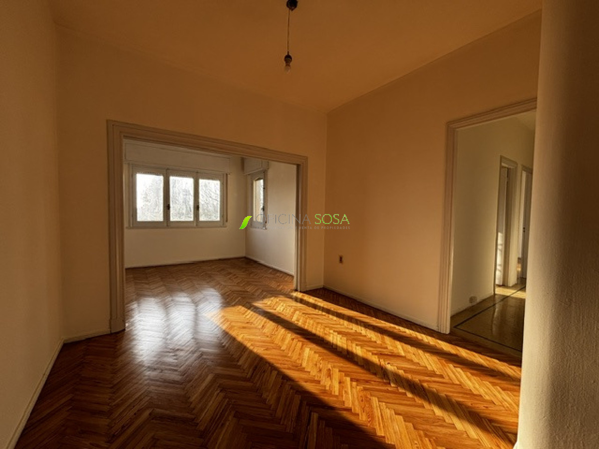 Oficina Sosa - Bulevar y Agraciada Excelente construcción muy amplio 2 baños, balcón muy soleado bajos gastos comunes bajos