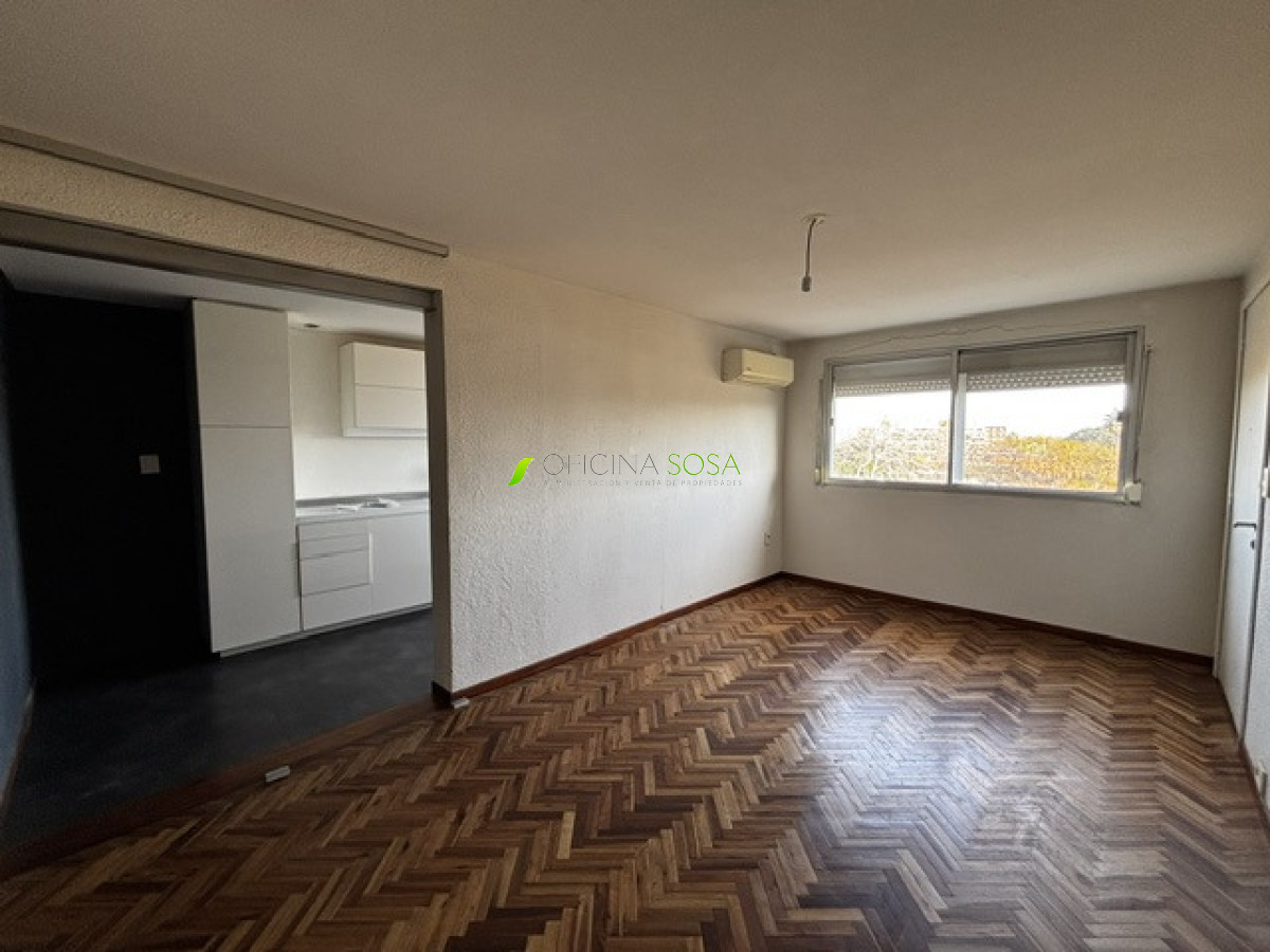 Oficina Sosa -  René esquina Rivera apartamento en excelente estado. Tercer piso por escalera