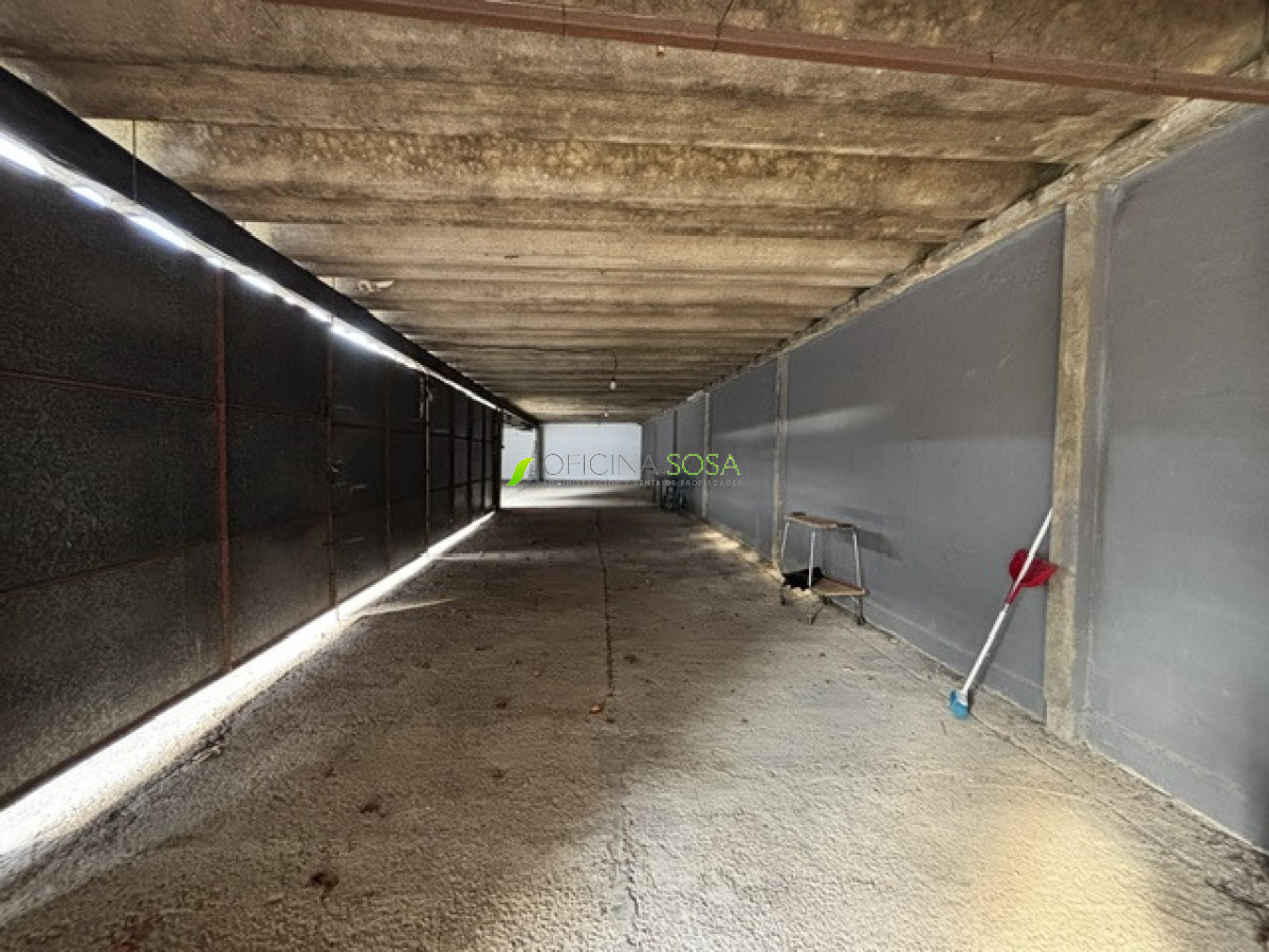 Oficina Sosa - Grito de Gloria y Rivera galpón de 250mts2 al fondo entrada de camión · Foto 4