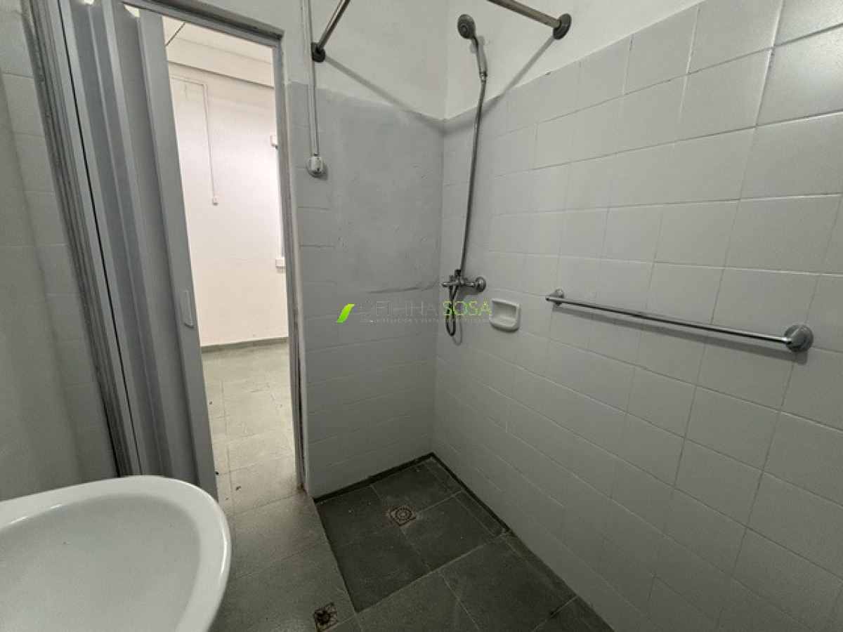 Oficina Sosa - Balbin y Vallejo apartamento reciclado interior por corredor al fondo en planta baja sin gastos comunes · Foto 10