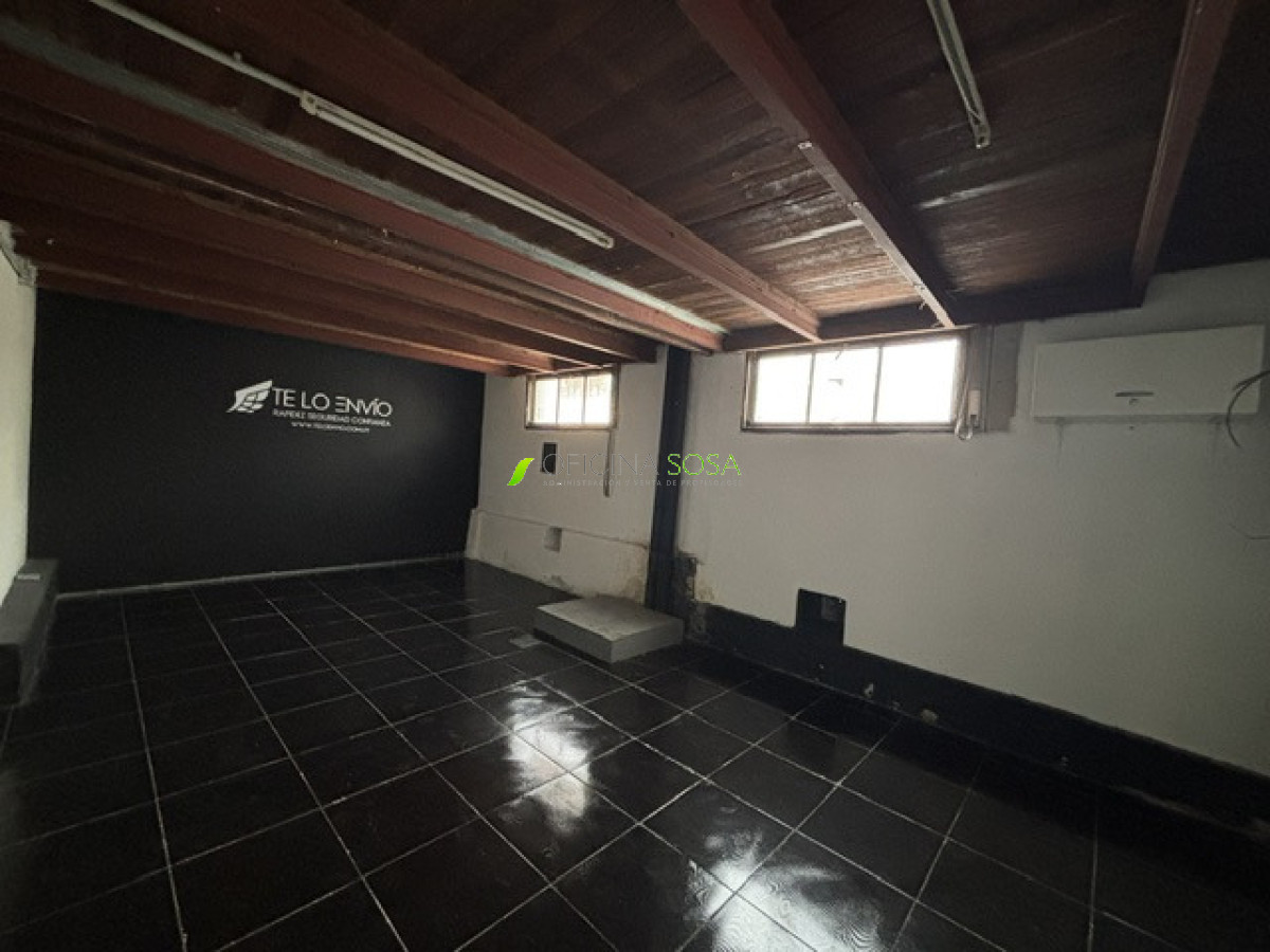 Oficina Sosa - Nueva York y Gaboto local en tres niveles de 340mts2 totales, entrada de camión chico, monta carga · Foto 13