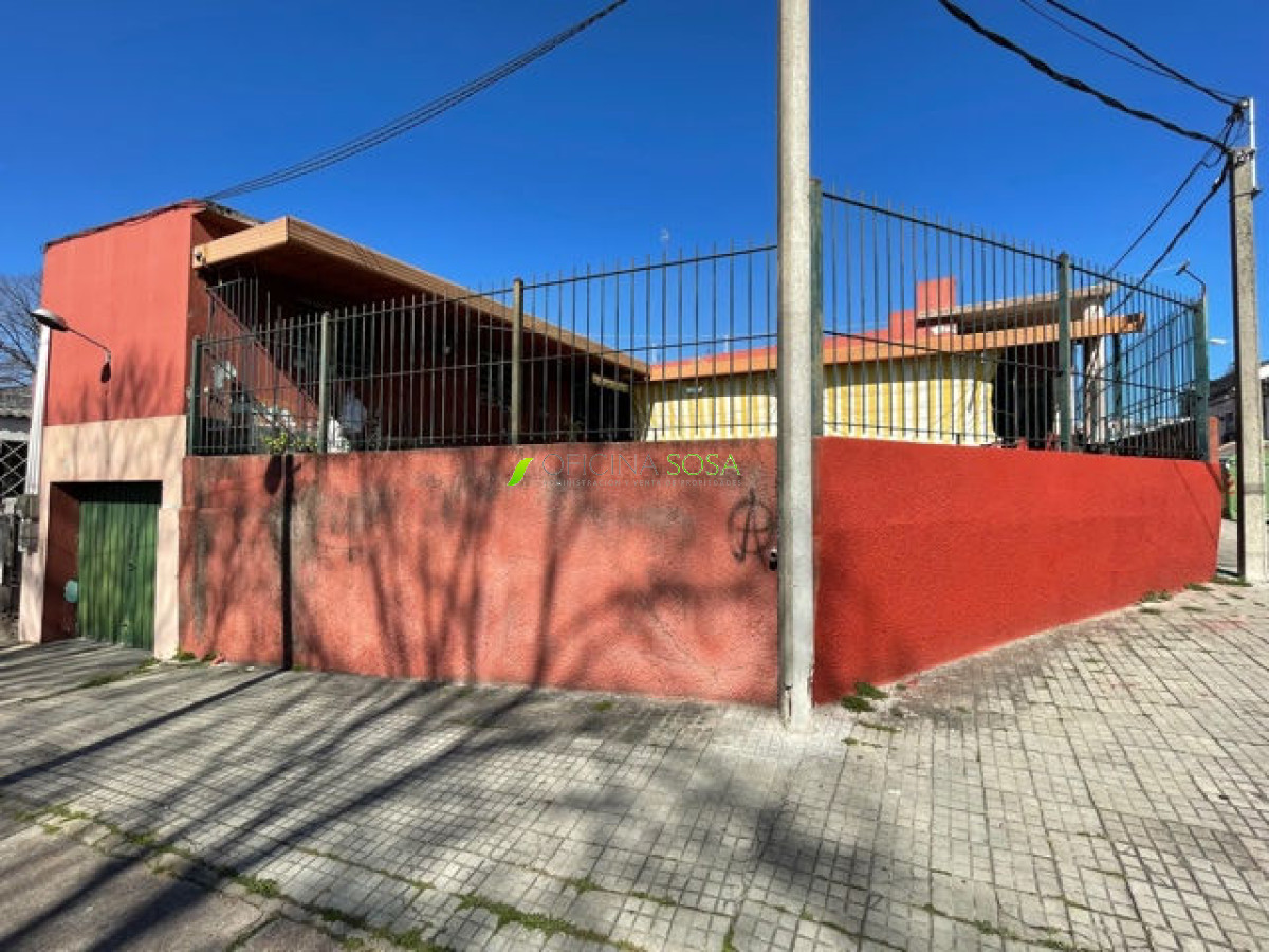 CASA ESQUINA CON GARAJE