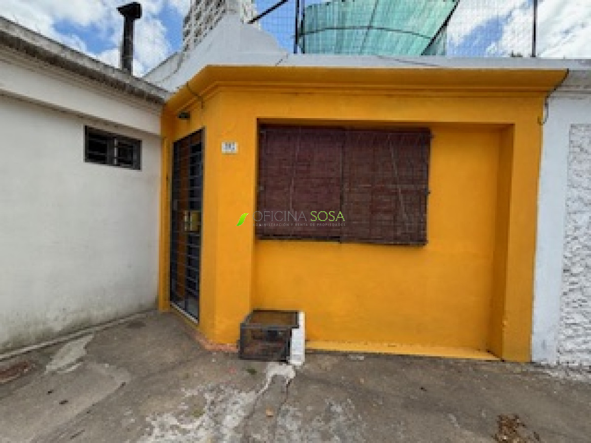Oficina Sosa - India Muerta y Angel Salvo casa propiedad horizontal con estufa, azotea cerca del centro comercial de Paso Molino