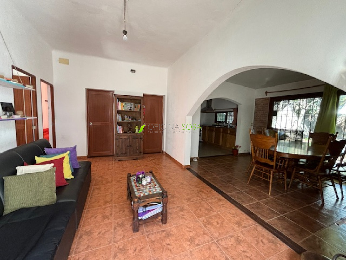 Oficina Sosa - Suarez y Bulevar próximo. Casa propiedad horizontal al fondo por corredor con terreno No acepta Banco