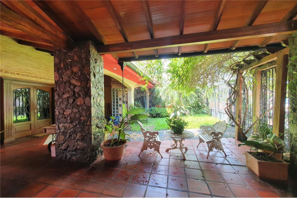 RESIDENCIA EN VENTA - SAN LORENZO — foto 2