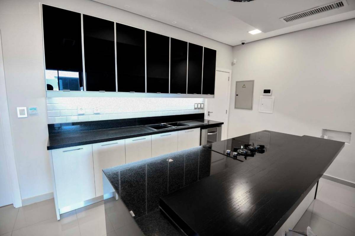 Alquilo residencia de 4 dormitorios. Zona CIT / Trinity School — foto 2