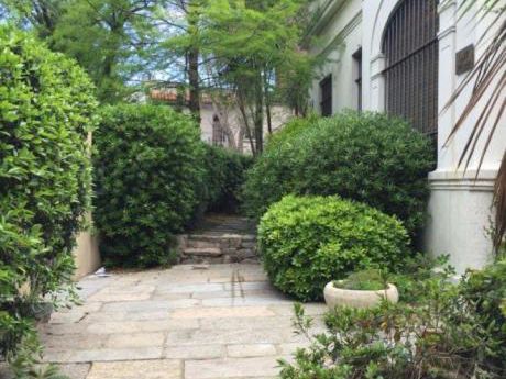 Impecable Casa En Pocitos!! 750m2 De Terreno!!!! Sobre Calle Tranquila!!!!