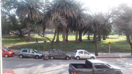 Frente Al Parque Primer Piso Con Patio.