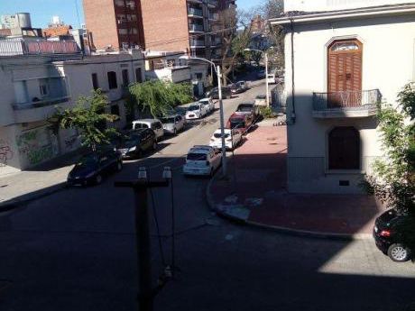 A Una Cuadra De 21 De Setiembre