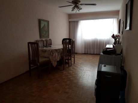Imperdible , Con Hermoso Jardin Al Frente, A 100 Metros De Avda Italia