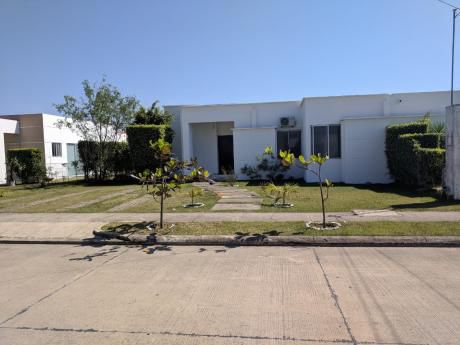 Hermosa Casa En Alquiler En El Urubo