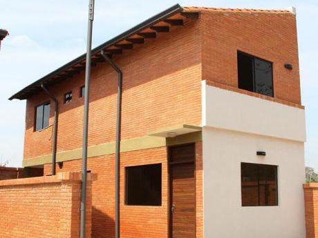 Duplex De 2 Dormitorios En Condominio En Luque - Zona Rakiura