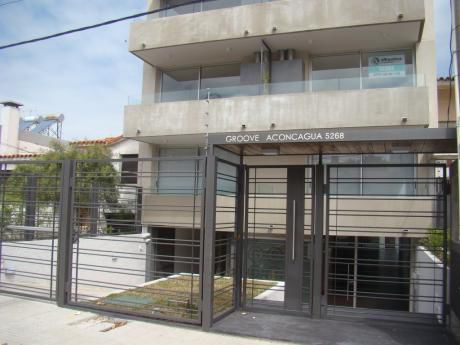 Depósito En Pleno Malvin, Garaje Fijo Y Baño Completo