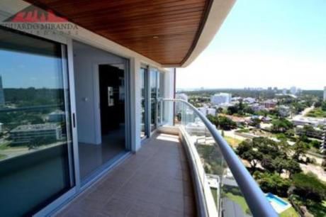Apartamentos En Playa Brava: Emp3318a
