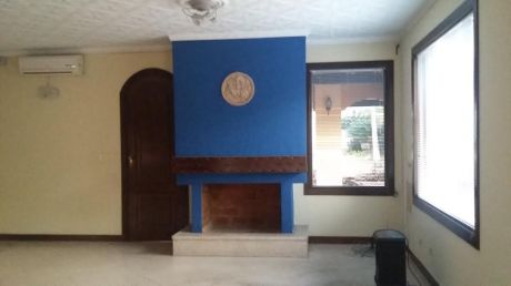 Alquilo Residencia En B° Seminario Ideal Para Oficinas, Clinica, Negocios