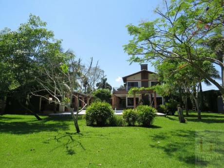 Vendo/ Alquilo Amplia Casa En Condominio Zona Aeropuerto