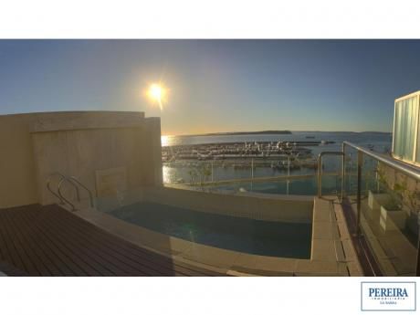 Quay 702 Penthouse