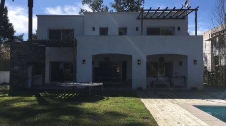 Casa En Venta 4 Dormitorios