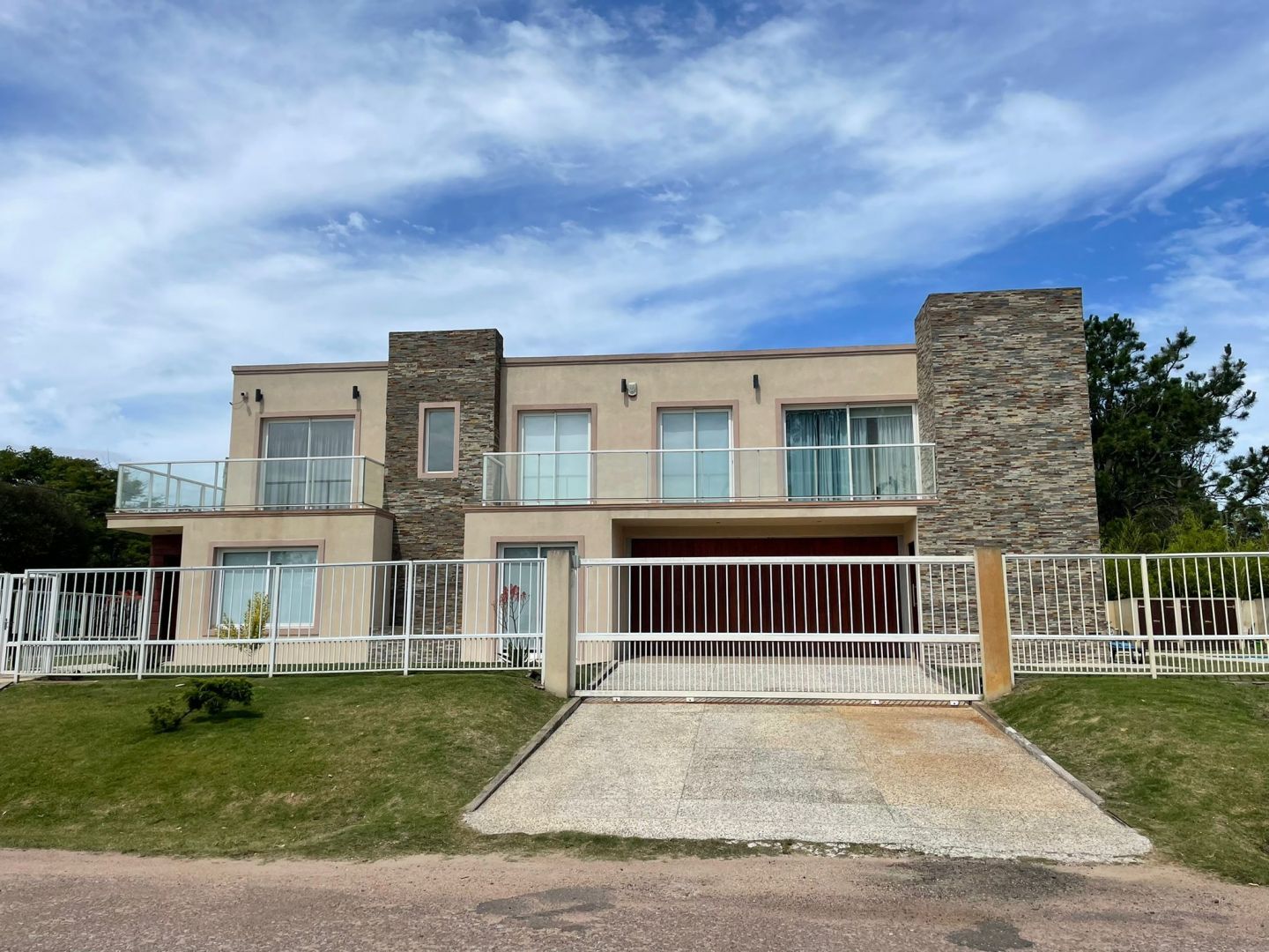(BPV-BPV-9332)  Casa en venta de 5 ambientes en EL TESORO