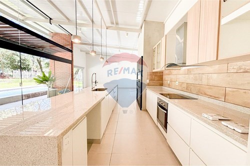 Casa-Venta-PY Cordillera Altos  Ruta San Bernardino Altos — foto 3