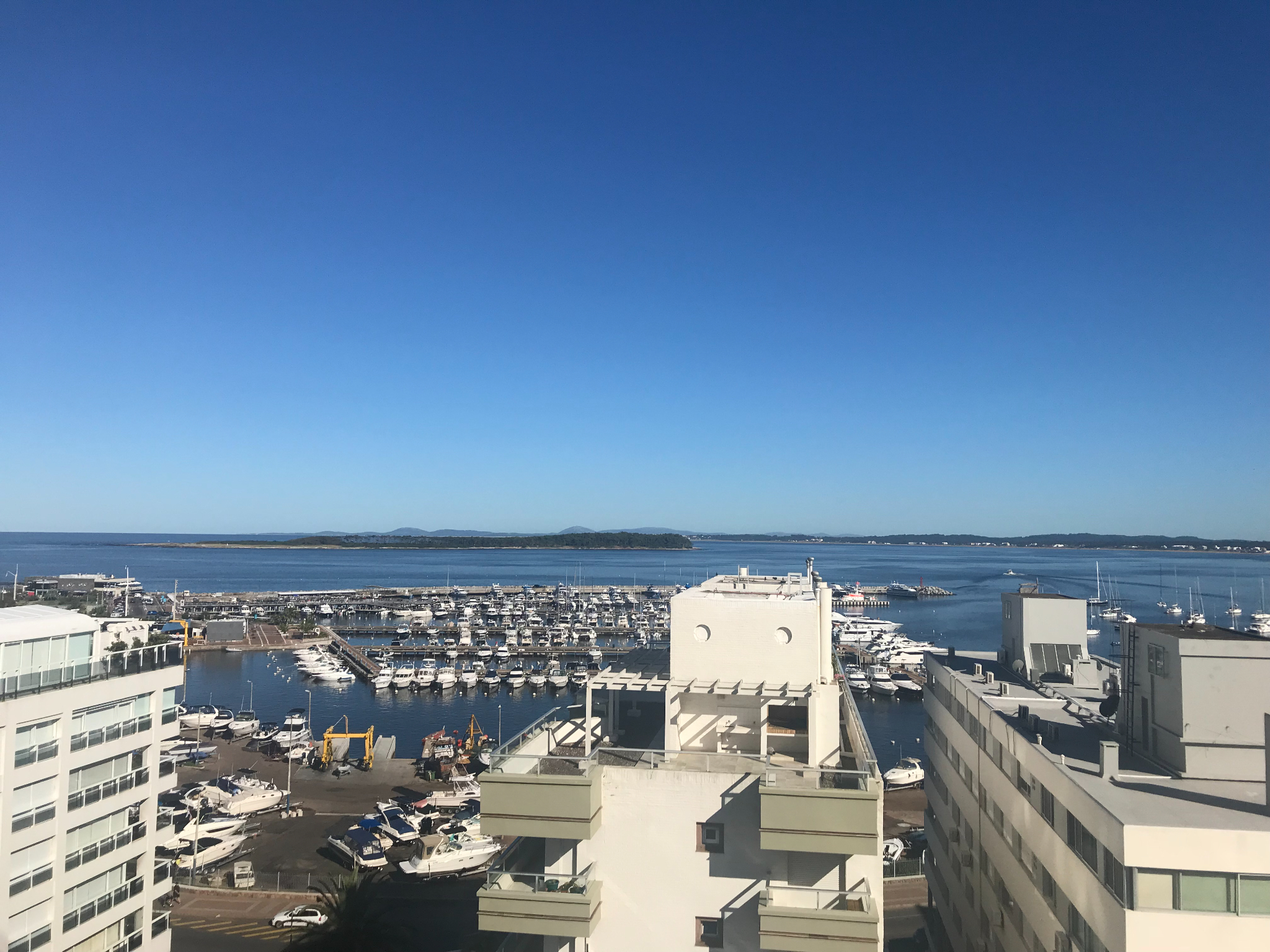 Magníficas Vistas, Con Garage Y Servicio De Limpieza Diario