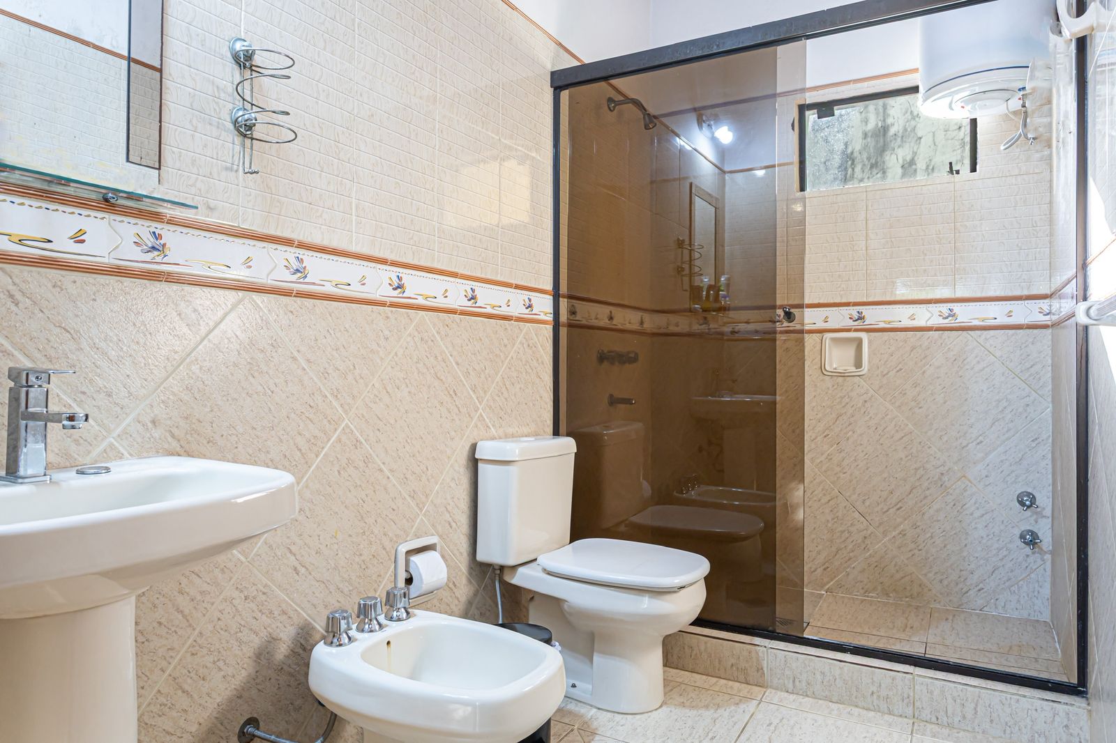 En Venta Hermosa Casa - Barrio Valle Yvate — foto 3