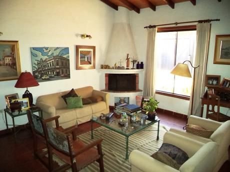 Hermosa Casa Como Nueva Y A Pasos De La Avda. Laguna Grande!