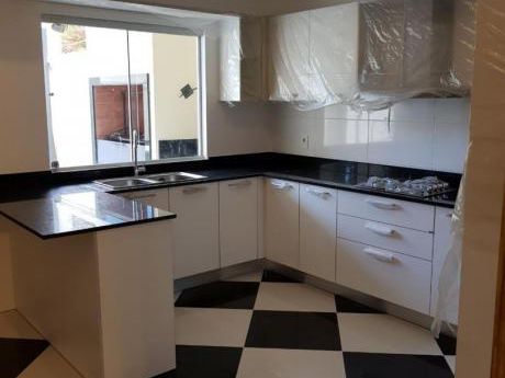Vendo Casa A Precio De Duplex! 3 Suites A Estrenarr!! 320.000usd
