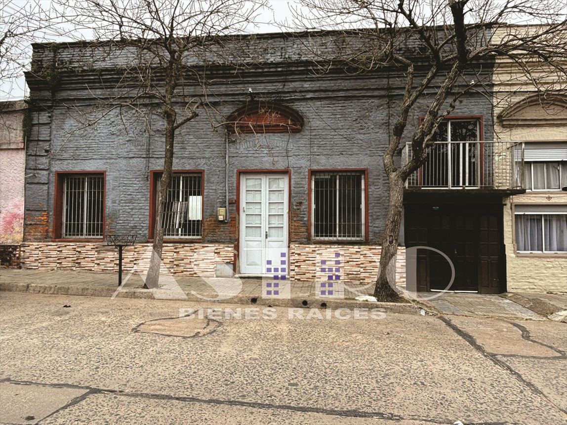 Casa al frente muy buena zona Tres Dormitorios con Garage