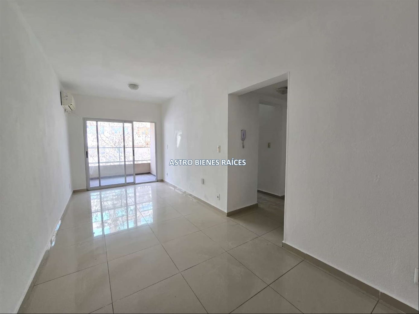 Apartamento Un Dormitorio Centro con Balcón y Garage