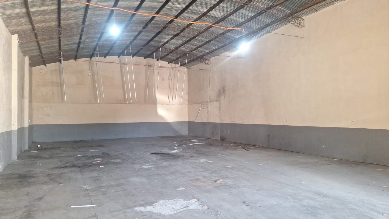 En alquiler amplio depósito en pleno centro de Encarnación — foto 3
