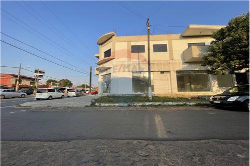 ALQUILO IMPORTANTE SALON COMERCIAL EN ITAUGUA SOBRE RUTA 2 EN ESQUINA !! — foto 2