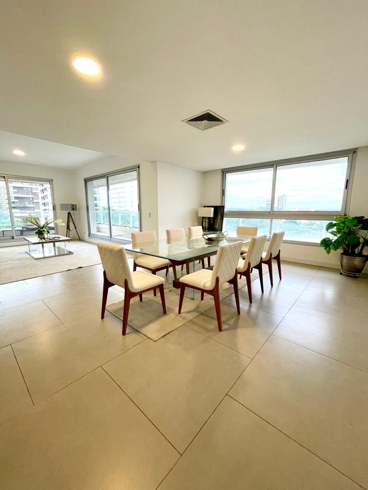 En Alquiler - Departamento De 2 Dormitorios + Servicio En Palacio De Los Patos — foto 3