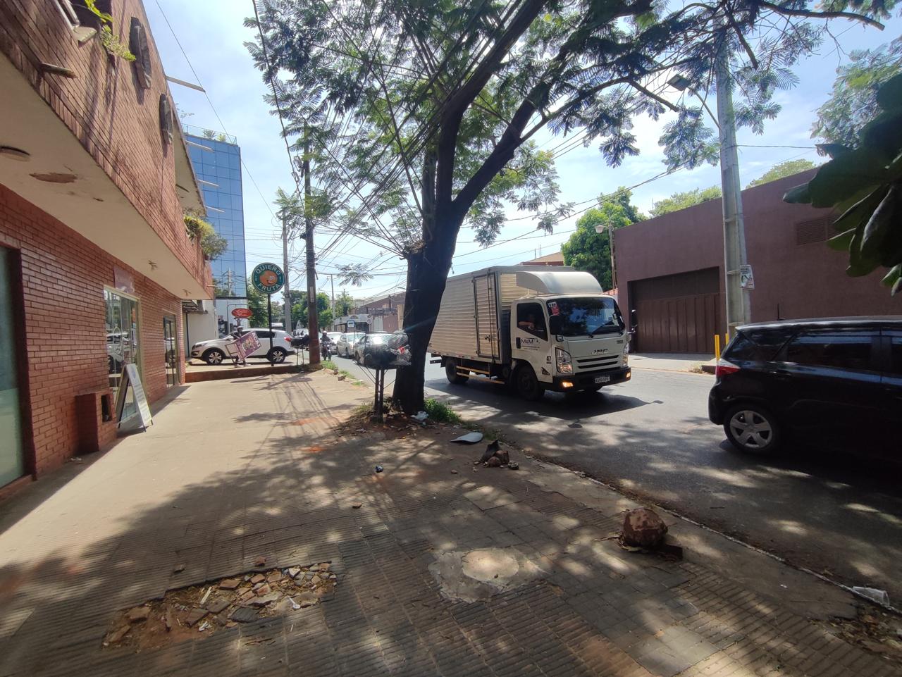 S.a Alquilo Salon Comercial Sobre Avenida Zavalazcue - Fernando Zona Sur — foto 3
